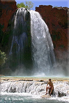 Achim vor dem Wasserfall